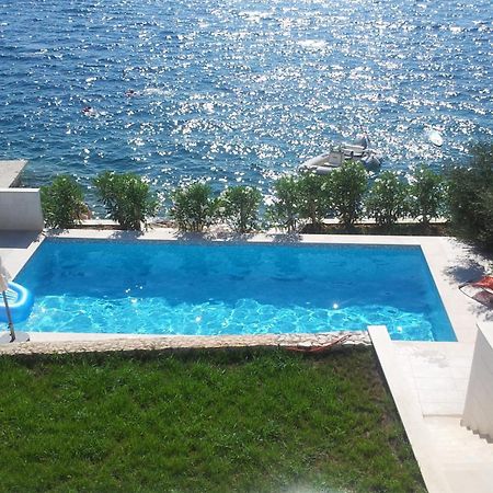 Apartments Niana With Heated Seawater Swimingpool Donji Okrug Exterior foto