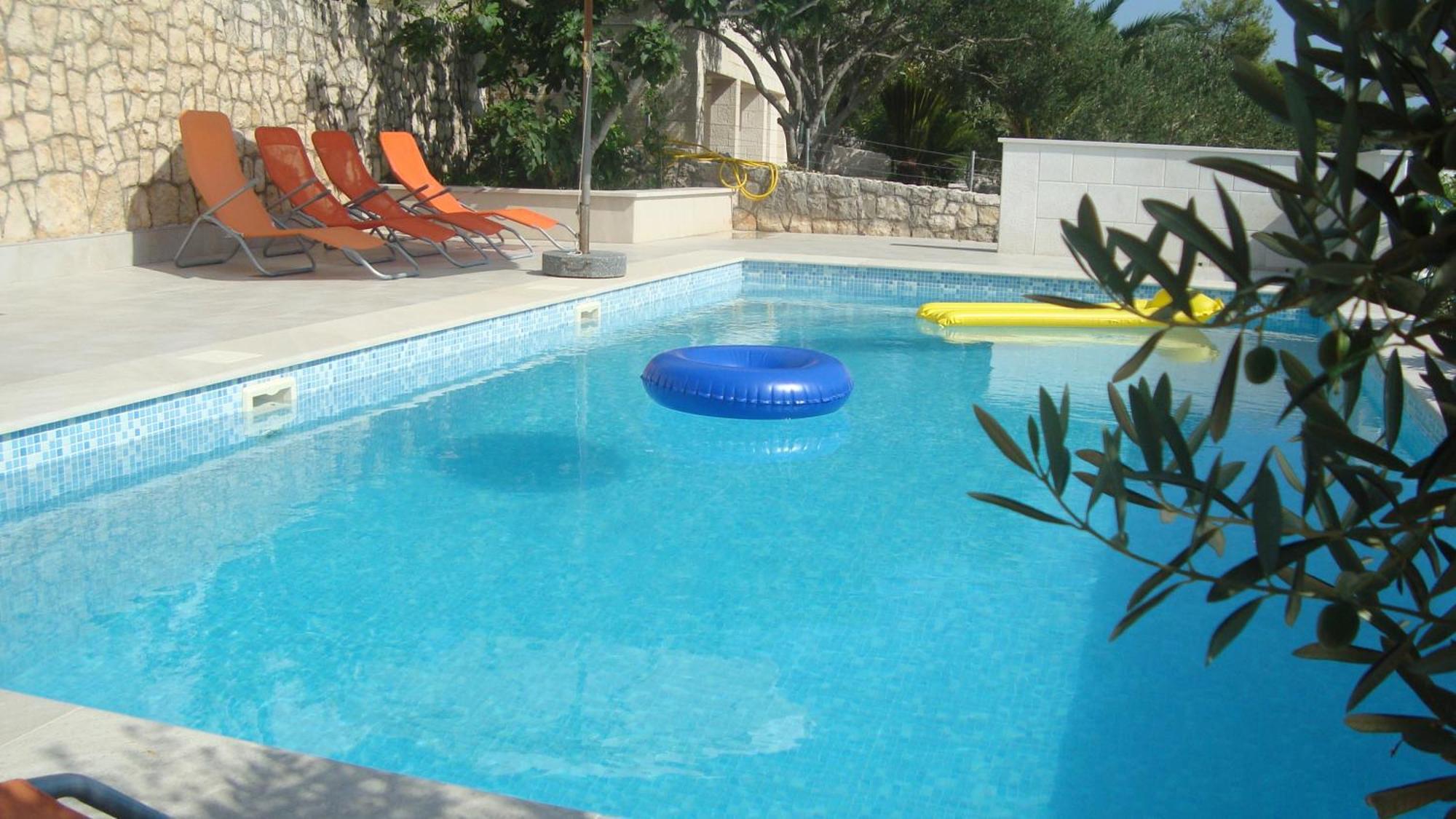 Apartments Niana With Heated Seawater Swimingpool Donji Okrug Exterior foto