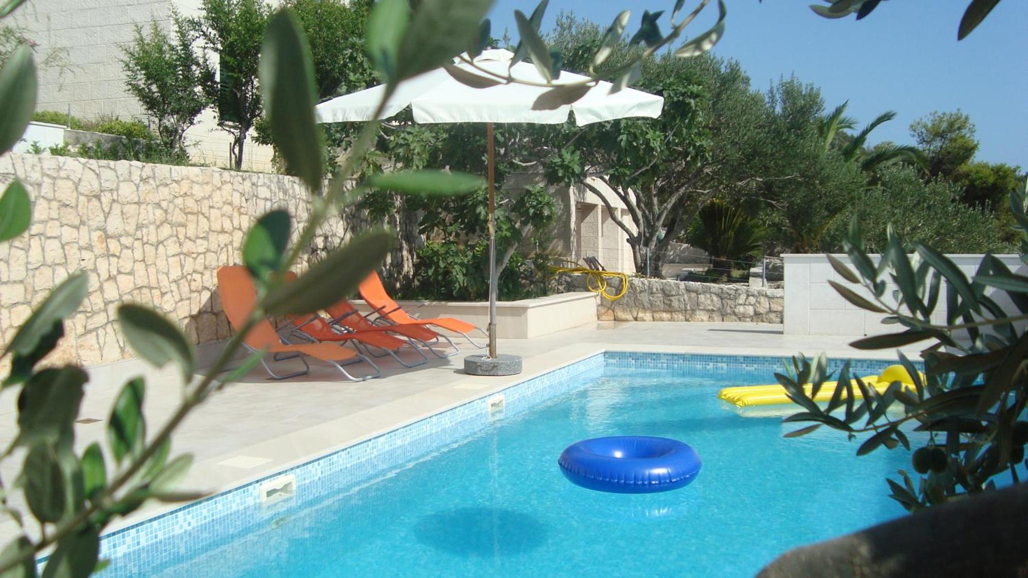 Apartments Niana With Heated Seawater Swimingpool Donji Okrug Exterior foto
