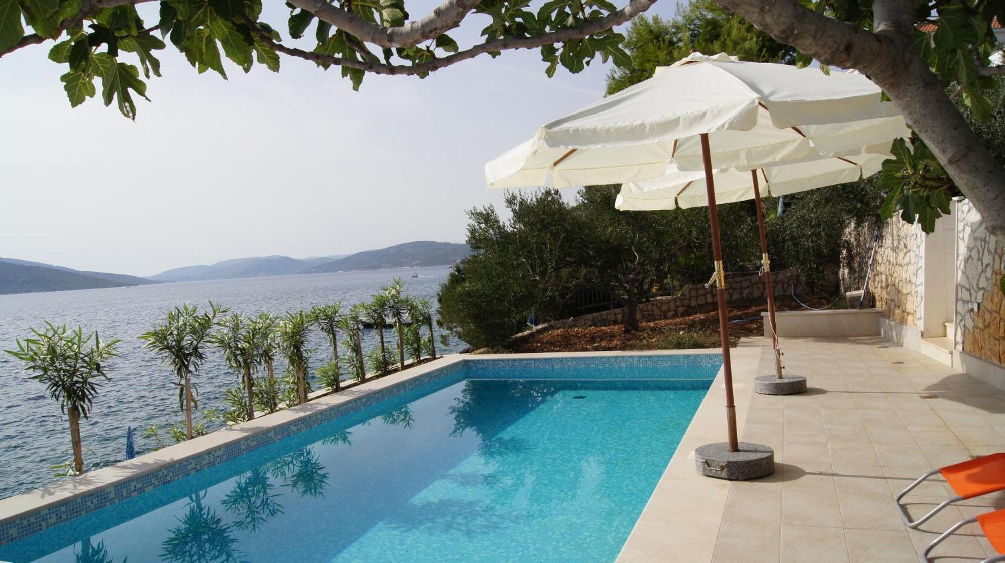 Apartments Niana With Heated Seawater Swimingpool Donji Okrug Exterior foto