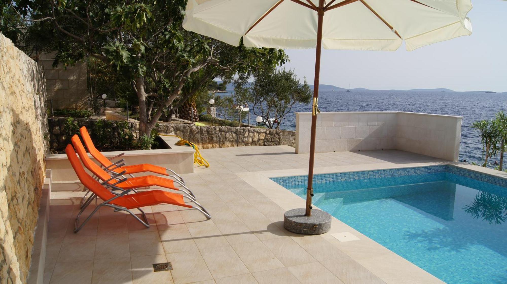 Apartments Niana With Heated Seawater Swimingpool Donji Okrug Exterior foto