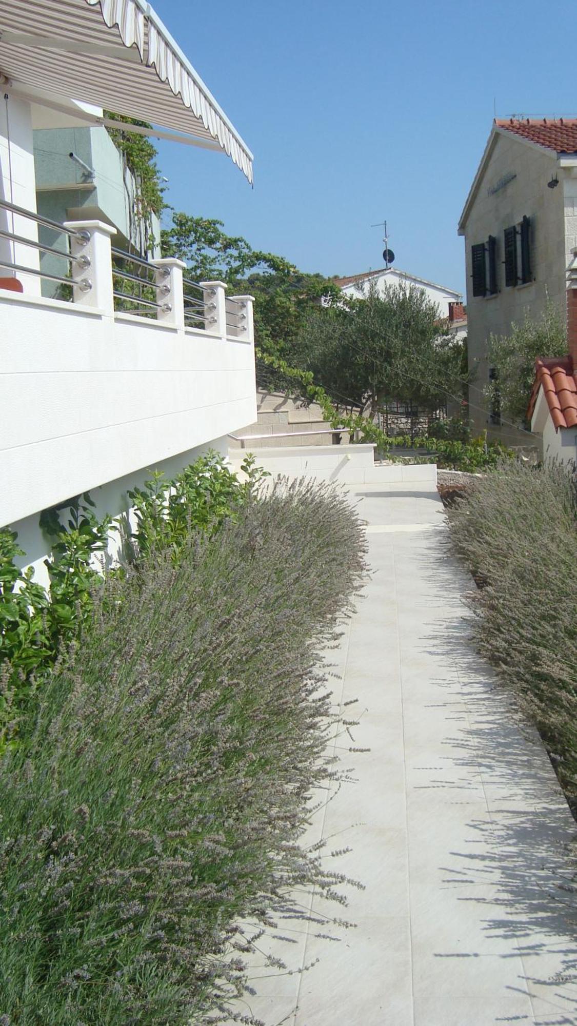 Apartments Niana With Heated Seawater Swimingpool Donji Okrug Exterior foto