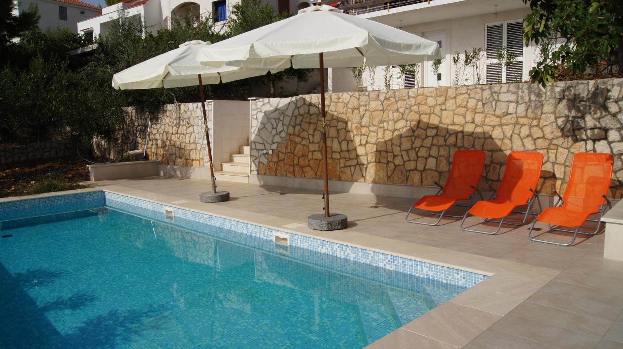 Apartments Niana With Heated Seawater Swimingpool Donji Okrug Exterior foto