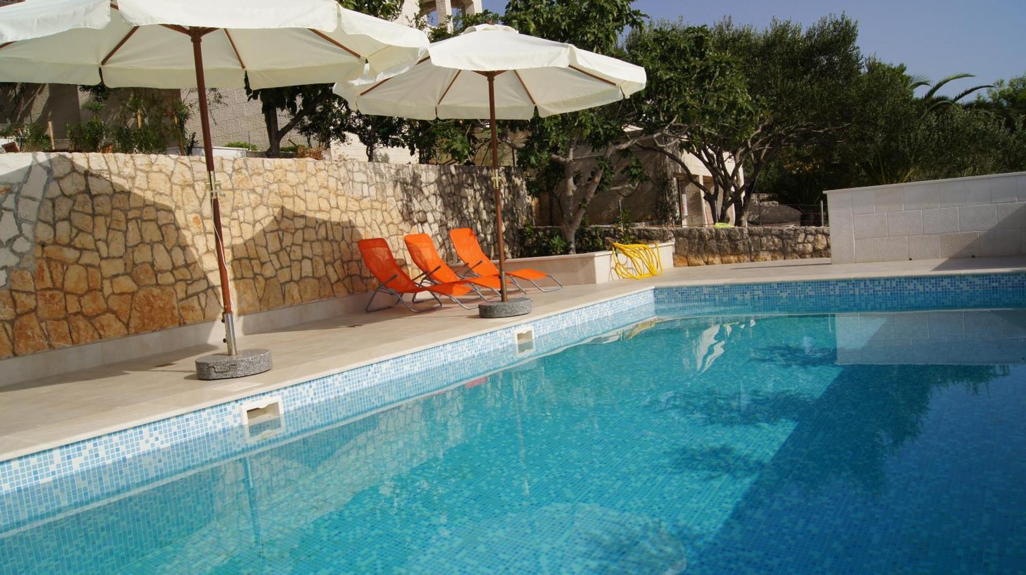 Apartments Niana With Heated Seawater Swimingpool Donji Okrug Exterior foto