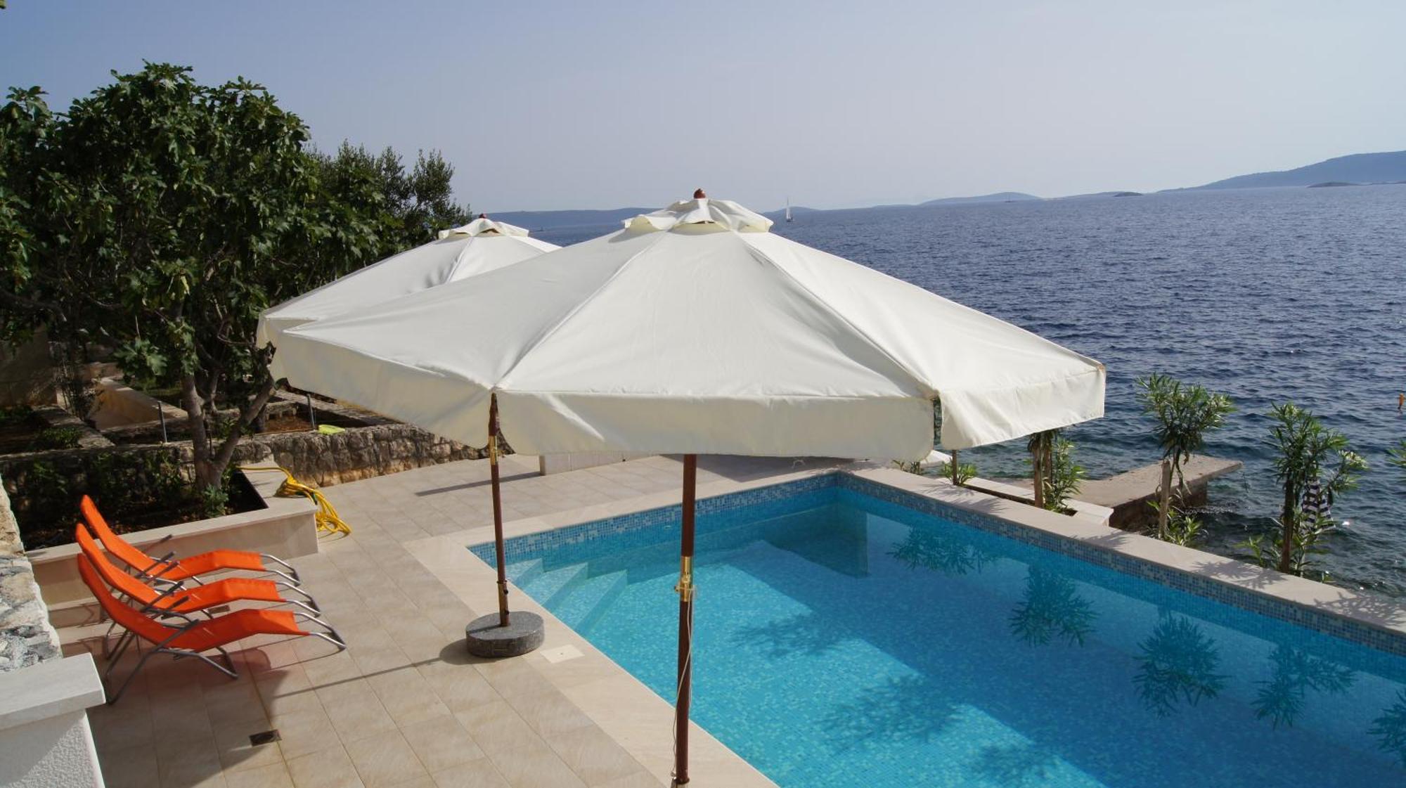 Apartments Niana With Heated Seawater Swimingpool Donji Okrug Exterior foto