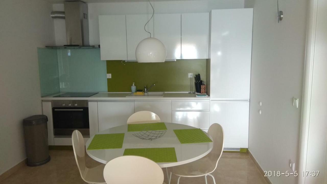 Apartments Niana With Heated Seawater Swimingpool Donji Okrug Exterior foto