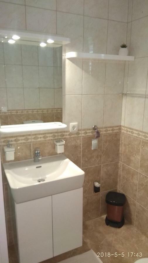 Apartments Niana With Heated Seawater Swimingpool Donji Okrug Exterior foto