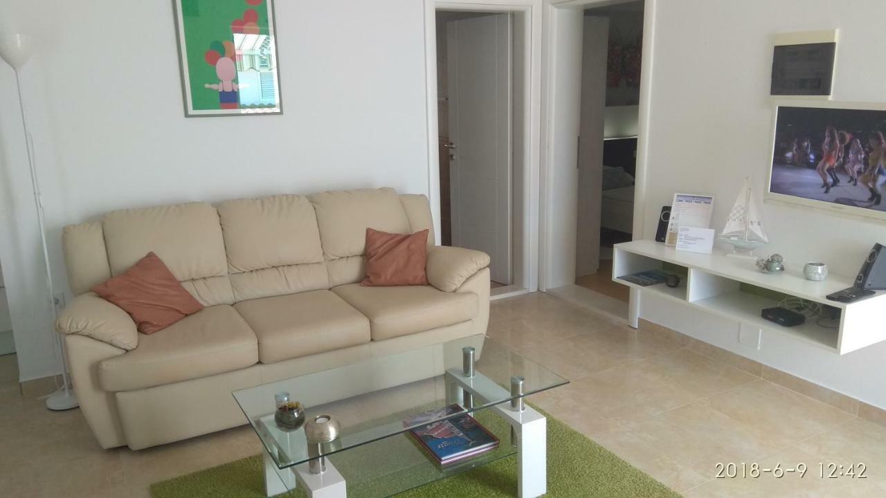 Apartments Niana With Heated Seawater Swimingpool Donji Okrug Exterior foto