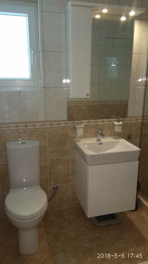 Apartments Niana With Heated Seawater Swimingpool Donji Okrug Exterior foto