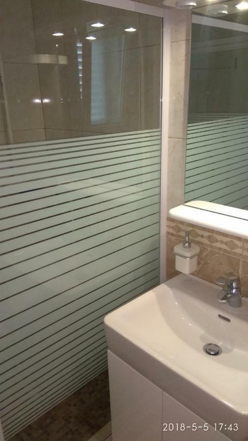 Apartments Niana With Heated Seawater Swimingpool Donji Okrug Exterior foto