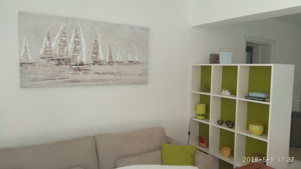 Apartments Niana With Heated Seawater Swimingpool Donji Okrug Exterior foto
