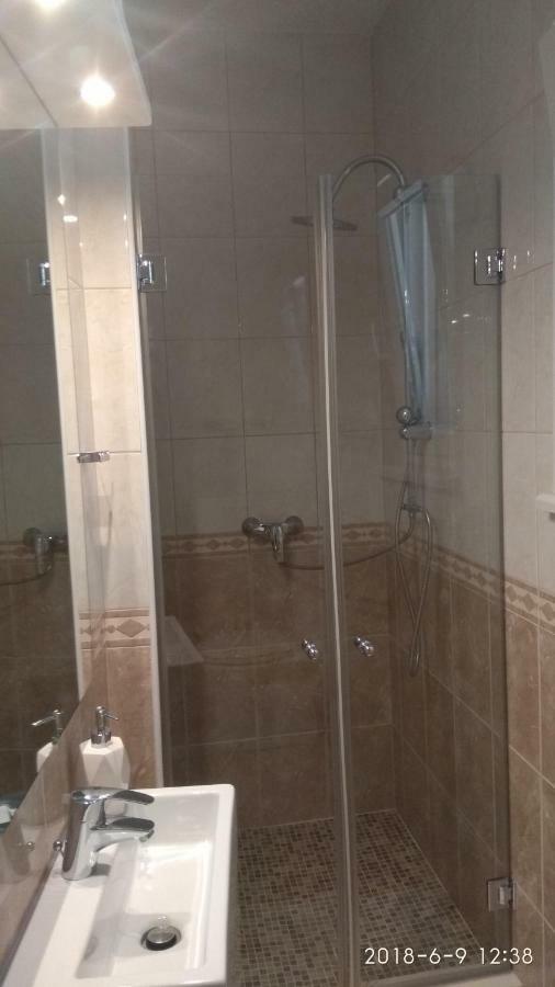 Apartments Niana With Heated Seawater Swimingpool Donji Okrug Exterior foto